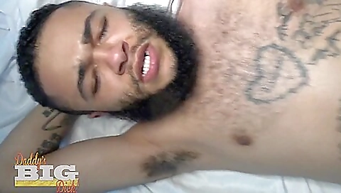 Skinny tattooed girl gets a nice blowjob and cumshot