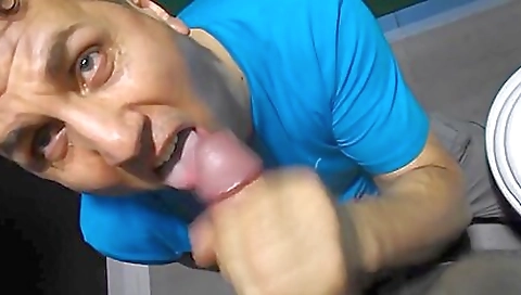 Arabian amateur pornstar takes a facial in her mouth