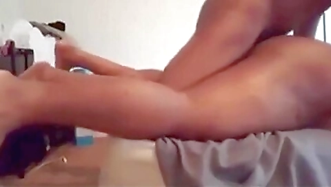 Amateur blonde girl shows off her twat and a good snatch